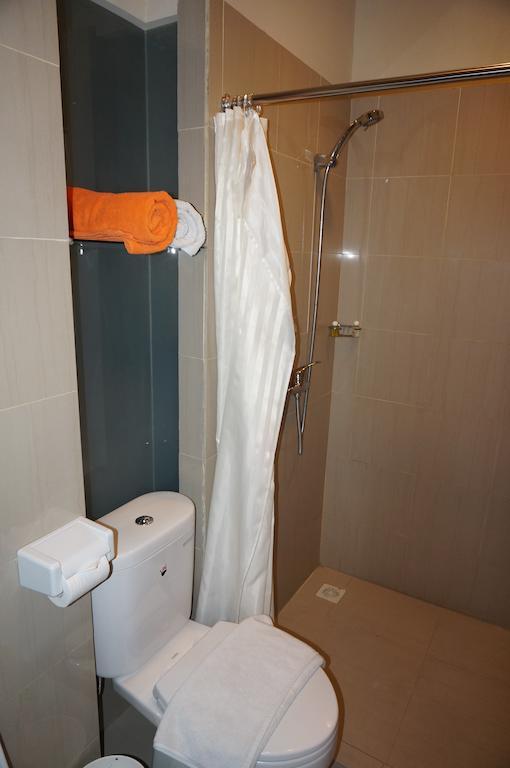 Ekon Hotel Yogyakarta Værelse billede